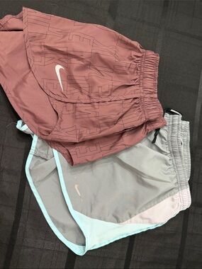 Nike Two-Pack Women's Running Shorts - Mauve Rose & Light Gray with Mint Trim